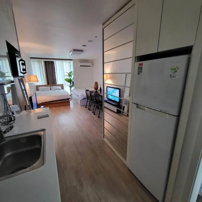 #2 Queen Bed #Livingroom #Sofa #Gangnam Station #High Floor #Rest #Sinnonhyeon Station #Metro Line No9 Seoel 0*,  Zuid-Korea
